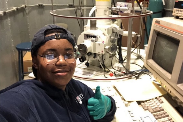 Picture of Ngaatendwe Manyika ('27), a Mechanical Engineering and Applied Mechanics major, researched developing nano-porous devices for water filtration under the mentorship of Dr. Marija Drndić (Department of Physics and Astronomy) through the Penn Undergraduate Research Mentoring Program.